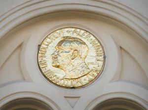 Sejarah Nobel Prize: Dari Wasiat Alfred Nobel hingga Tradisi Dunia Sejarah Nobel Prize: Dari Wasiat Alfred Nobel hingga Tradisi Dunia