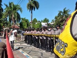 Puluhan Aktivis HMI Sumenep Demo Tolak Kenaikan Harga BBM