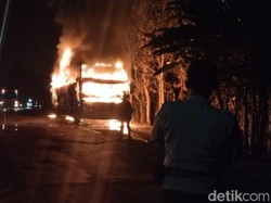 Bus Sarat Penumpang Tujuan Bali Ludes Terbakar di Situbondo