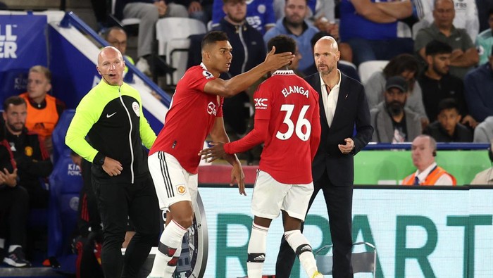 LEICESTER, ENGLAND - SEPTEMBER 01: Casemiro of Manchester United comes on to replace Anthony Elanga of Manchester United during the Premier League match between Leicester City and Manchester United at The King Power Stadium on September 01, 2022 in Leicester, England. (Photo by Manchester United/Getty Images)