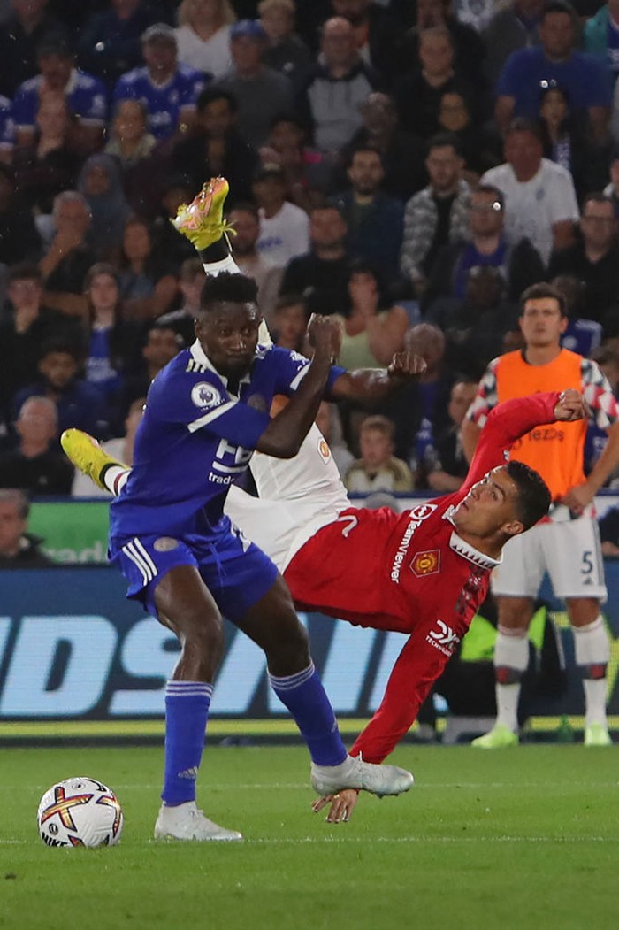 Manchester United's Portuguese striker Cristiano Ronaldo fails to find the target with this overhead kick during the English Premier League football match between Leicester City and Manchester United at King Power Stadium in Leicester, central England on September 1, 2022. - RESTRICTED TO EDITORIAL USE. No use with unauthorized audio, video, data, fixture lists, club/league logos or 'live' services. Online in-match use limited to 120 images. An additional 40 images may be used in extra time. No video emulation. Social media in-match use limited to 120 images. An additional 40 images may be used in extra time. No use in betting publications, games or single club/league/player publications. (Photo by Geoff Caddick / AFP) / RESTRICTED TO EDITORIAL USE. No use with unauthorized audio, video, data, fixture lists, club/league logos or 'live' services. Online in-match use limited to 120 images. An additional 40 images may be used in extra time. No video emulation. Social media in-match use limited to 120 images. An additional 40 images may be used in extra time. No use in betting publications, games or single club/league/player publications. / RESTRICTED TO EDITORIAL USE. No use with unauthorized audio, video, data, fixture lists, club/league logos or 'live' services. Online in-match use limited to 120 images. An additional 40 images may be used in extra time. No video emulation. Social media in-match use limited to 120 images. An additional 40 images may be used in extra time. No use in betting publications, games or single club/league/player publications. (Photo by GEOFF CADDICK/AFP via Getty Images)