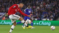 Ronaldo membuat pergerakan, operan, dan tembakan menjanjikan. Foto: AFP via Getty Images/GEOFF CADDICK
