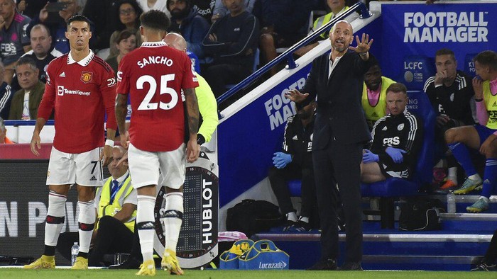Cristiano Ronaldo Manchester United's Cristiano Ronaldo, left, waits to enter the pitch as Manchester United's head coach Erik ten Hag gives directions during the English Premier League soccer match between Leicester City and Manchester United at King Power stadium in Leicester, England, Thursday, Sept. 1, 2022. (AP Photo/Rui Vieira)