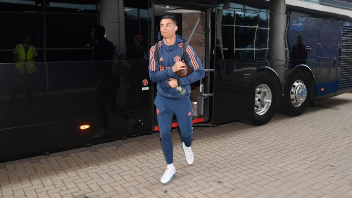 LEICESTER, ENGLAND - SEPTEMBER 01: Cristiano Ronaldo of Manchester United arrives ahead of the Premier League match between Leicester City and Manchester United at King Power Stadium on September 1, 2022 in Leicester, England. (Photo by Plumb Images/Leicester City FC via Getty Images)