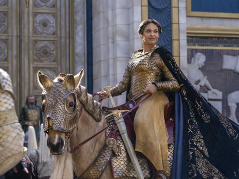 Cynthia Addai-Robinson sebagai Queen Regent Míriel dalam The Lord of the Rings: The Rings of Power (2022),