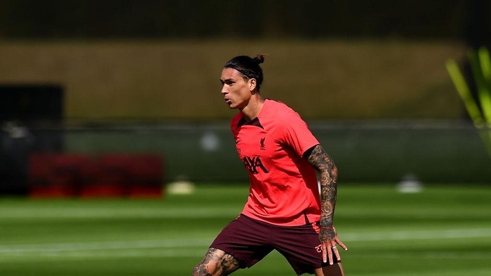 KIRKBY, ENGLAND - AUGUST 29: (THE SUN OUT, THE SUN ON SUNDAY OUT) Darwin Nunez of Liverpool during a training session at AXA Training Centre on August 29, 2022 in Kirkby, England. (Photo by Andrew Powell/Liverpool FC via Getty Images)