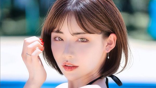 8 Potret Eimi Fukada, Bintang Porno Pecahkan Rekor Peluk 3.000-an Orang