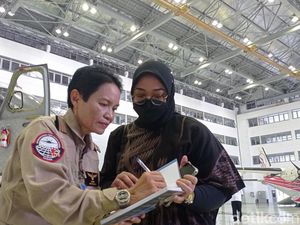 Esther Gayatri, Pilot Perempuan yang Bertaruh Nyawa Terbangkan N-219 Esther Gayatri, Pilot Perempuan yang Bertaruh Nyawa Terbangkan N-219