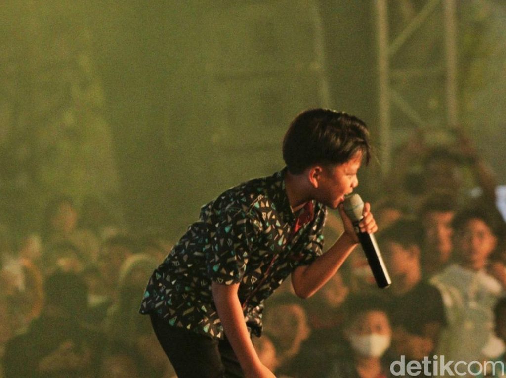 Tarif Sekali Manggung Sentuh Angka Rp 50 Juta, Farel Prayoga Tetap Membumi Tarif Sekali Manggung Sentuh Angka Rp 50 Juta, Farel Prayoga Tetap Membumi