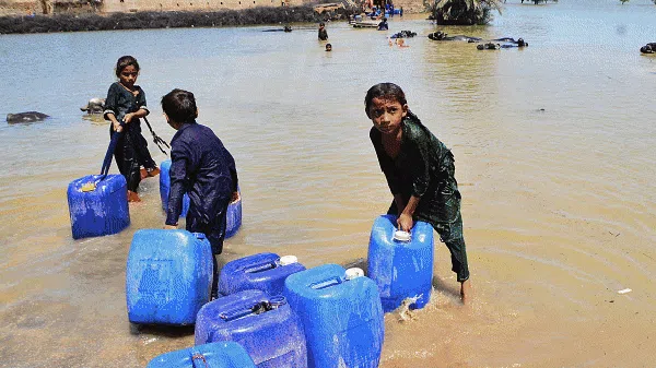 Potret Anak-anak Korban Banjir Pakistan, Bikin Miris Menyayat Hati