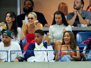 8 Momen Ekspresif Gigi Hadid dan Bella Hadid Saat Nonton Tenis, Ikut Teriak 8 Momen Ekspresif Gigi Hadid dan Bella Hadid Saat Nonton Tenis, Ikut Teriak