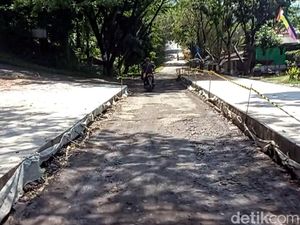 Dulu Rusak Parah, Kini Jalan Menuju Kantor Pemkab Sukabumi Dibeton