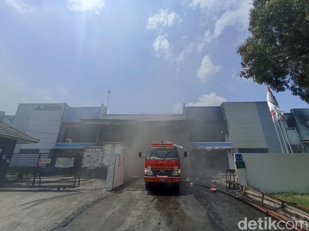 Cerita Saksi Dengar Ledakan Saat Pabrik di Jababeka Cikarang Terbakar
