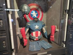 Keren! Kostum-Perisai Captain America Dipajang di Pameran Marvel