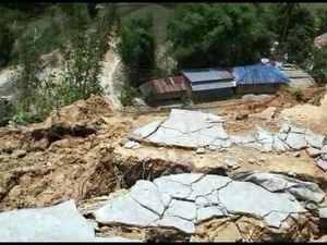 5 Rumah di Mamasa Terdampak Tanah Retak Dibongkar Akibat Longsor 5 Rumah di Mamasa Terdampak Tanah Retak Dibongkar Akibat Longsor