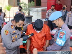 Mantan Anggota DPRD Probolinggo Diringkus Saat Nyabu di Toko Burung