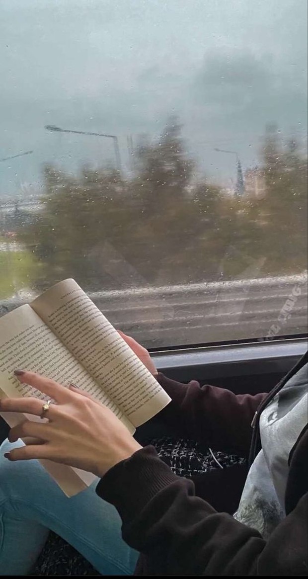 membaca buku/foto: pinterest.com/Mada Alenzi melakukan hobi adalah salah satu cara terbaik menghilangkan stress