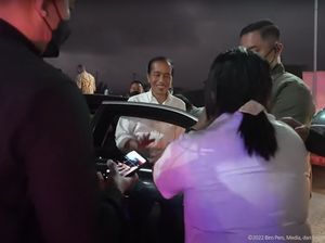 Momen Warga di Tanimbar Lari-larian Sambut Kedatangan Jokowi