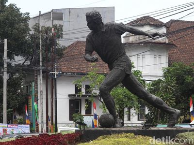 Patung Persib yang Diselimuti Misteri