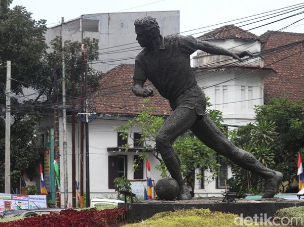Patung Persib yang Diselimuti Misteri