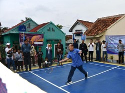 Waket MPR Resmikan Lapangan Bulutangkis Sekaligus Sosialisasi Empat Pilar