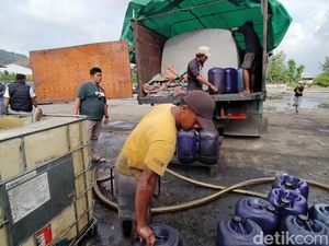 Gudang Timbun 10 Ton Solar Bersubsidi di Lampung Digerebek! Gudang Timbun 10 Ton Solar Bersubsidi di Lampung Digerebek!