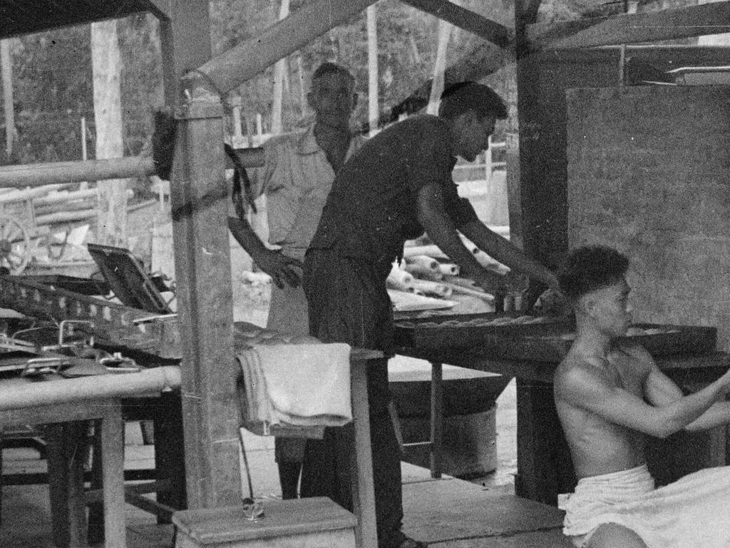 10 Potret Lawas Toko Roti Tahun 40-an Jadi Memori Indah Masa Lalu