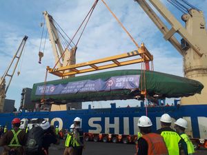 Penampakan Kereta Cepat Jakarta-Bandung Tiba di Tanjung Priok Penampakan Kereta Cepat Jakarta-Bandung Tiba di Tanjung Priok