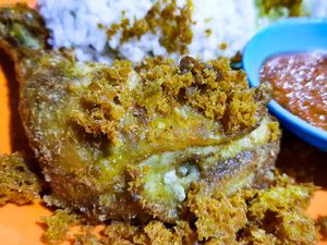 Ada Seafood dan Bebek Goreng Enak di Dekat TPU Karet Bivak