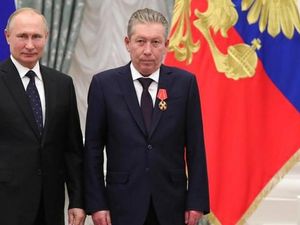Bos Minyak Rusia Penentang Invasi Ukraina Tewas Jatuh dari Jendela RS Bos Minyak Rusia Penentang Invasi Ukraina Tewas Jatuh dari Jendela RS