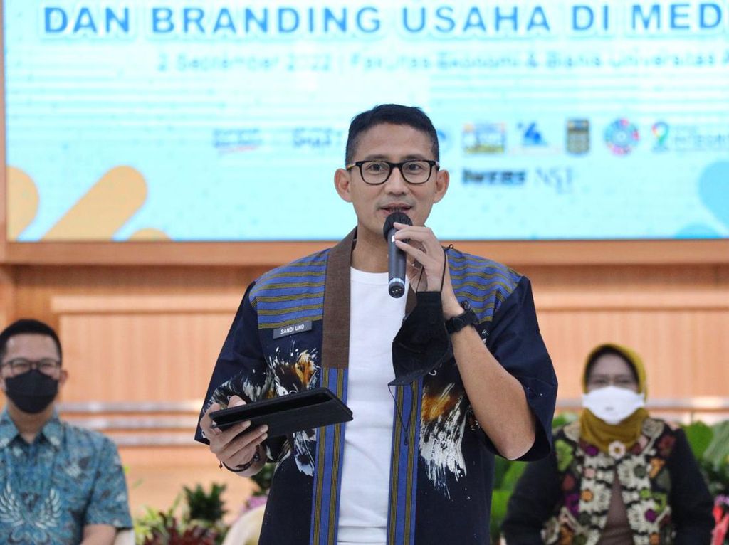 Sandiaga Siapkan Bansos untuk Pelaku Parekraf Gaji di Bawah Rp 5 Juta Sandiaga Siapkan Bansos untuk Pelaku Parekraf Gaji di Bawah Rp 5 Juta