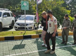 Bule Australia Telantar di Badung Diamankan-Diserahkan ke Imigrasi Denpasar