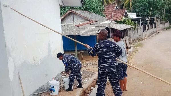 Serbuan Karya Bakti TNI AL di Lombok