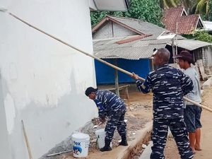 Serbuan Karya Bakti TNI AL di Lombok