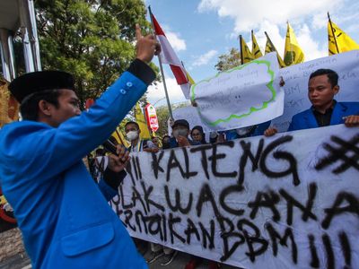 Geruduk Kantor Gubernur, Mahasiswa di Kalteng Tolak Kenaikan BBM