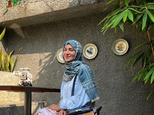 Kisruh Hak Milik Rumah Wanda Hamidah Belum Berakhir Kisruh Hak Milik Rumah Wanda Hamidah Belum Berakhir