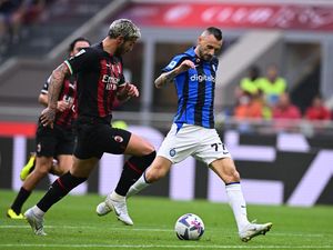 Babak I Selesai, Milan Vs Inter Masih 1-1