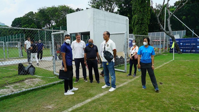 AFC mulai inspeksi ke Indonesia terkait bidding Piala Asia 2023. Konfederasi Sepakbola Asia mengecek kesiapan Indonesia menjadi tuan rumah.