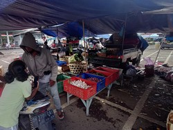 Keluh Kesah Pedagang di Tabanan Kala BBM Naik: Harga Barang Pasti Naik