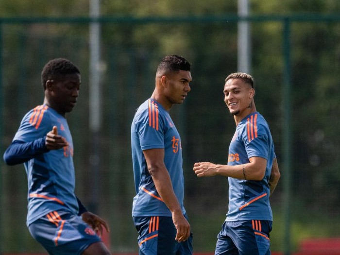 MANCHESTER, ENGLAND - SEPTEMBER 02: (EXCLUSIVE COVERAGE) Antony and Casemiro of Manchester United in action during a first team training session at Carrington Training Ground on September 02, 2022 in Manchester, England. (Photo by Ash Donelon/Manchester United via Getty Images)