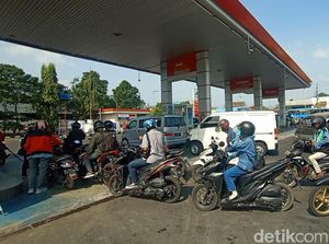 Begini Antrean Pembeli BBM di SPBU Kudus Jelang Kenaikan Harga