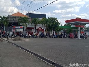 Sewotnya Warga Klaten Terlanjur Antre tapi Ditolak gegara SPBU Ganti Harga