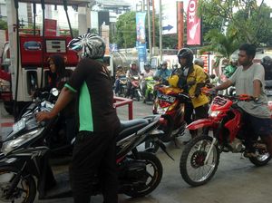 Antrean Isi Bensin di Tegal Mengular Meski Harga BBM Sudah Naik