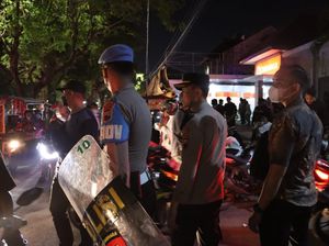 Sempat Bentrok di Plaza Manahan, Polisi Amankan Suporter Kedapatan Bawa Batu