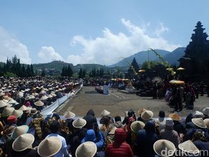 Permintaan Nyleneh Anak Rambut Gimbal Dieng, dari Kulkas hingga Mandi Salju Permintaan Nyleneh Anak Rambut Gimbal Dieng, dari Kulkas hingga Mandi Salju