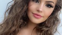 8 Foto Model yang Hampir Tewas karena Operasi Reparasi Vagina