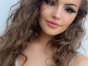 8 Foto Model yang Hampir Tewas karena Operasi Reparasi Vagina