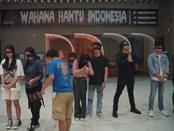 Makin Seru, Peserta Esports X Talent Cari Lentera di Rumah Hantu