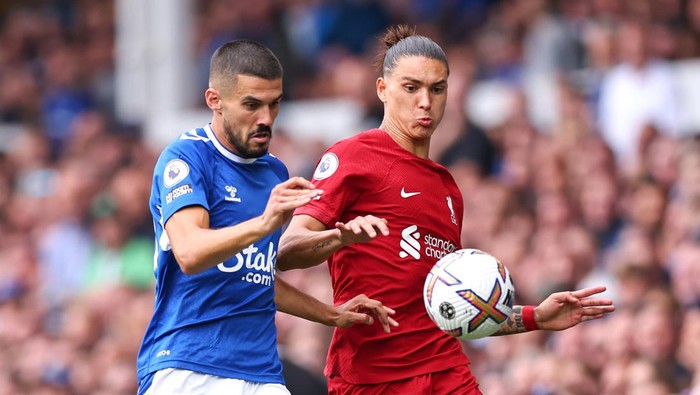 LIVERPOOL, ENGLAND - SEPTEMBER 03: Conor Coady of Everton tackles Darwin Nunez of Liverpool during the Premier League match between Everton FC and Liverpool FC at Goodison Park on September 3, 2022 in Liverpool, United Kingdom. (Photo by Robbie Jay Barratt - AMA/Getty Images)