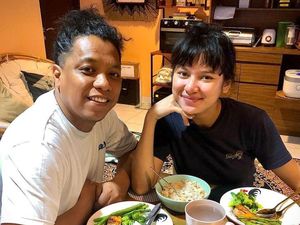 Istri Arie Kriting, Indah Permatasari Melahirkan Anak Pertama Istri Arie Kriting, Indah Permatasari Melahirkan Anak Pertama